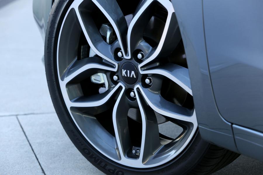  Kia Forte 2013 года  (фото 21 из 62)